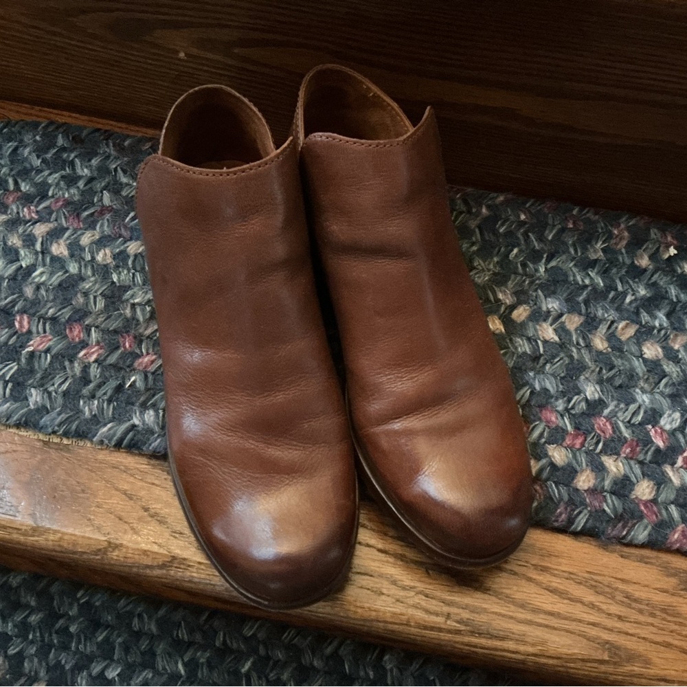 Women’s Frye slip on Brown Leather Ankle Boots